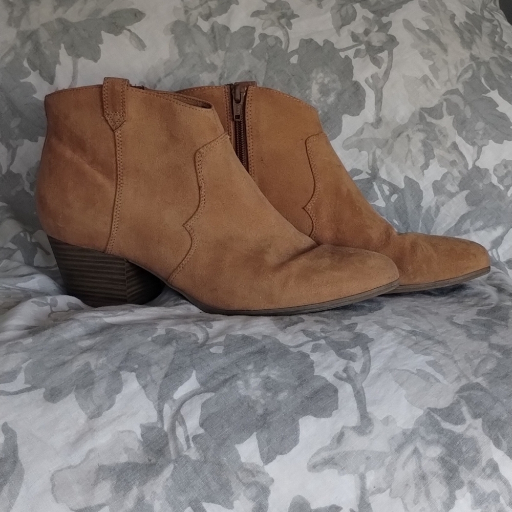 Light Cognac Suede Boots/booties